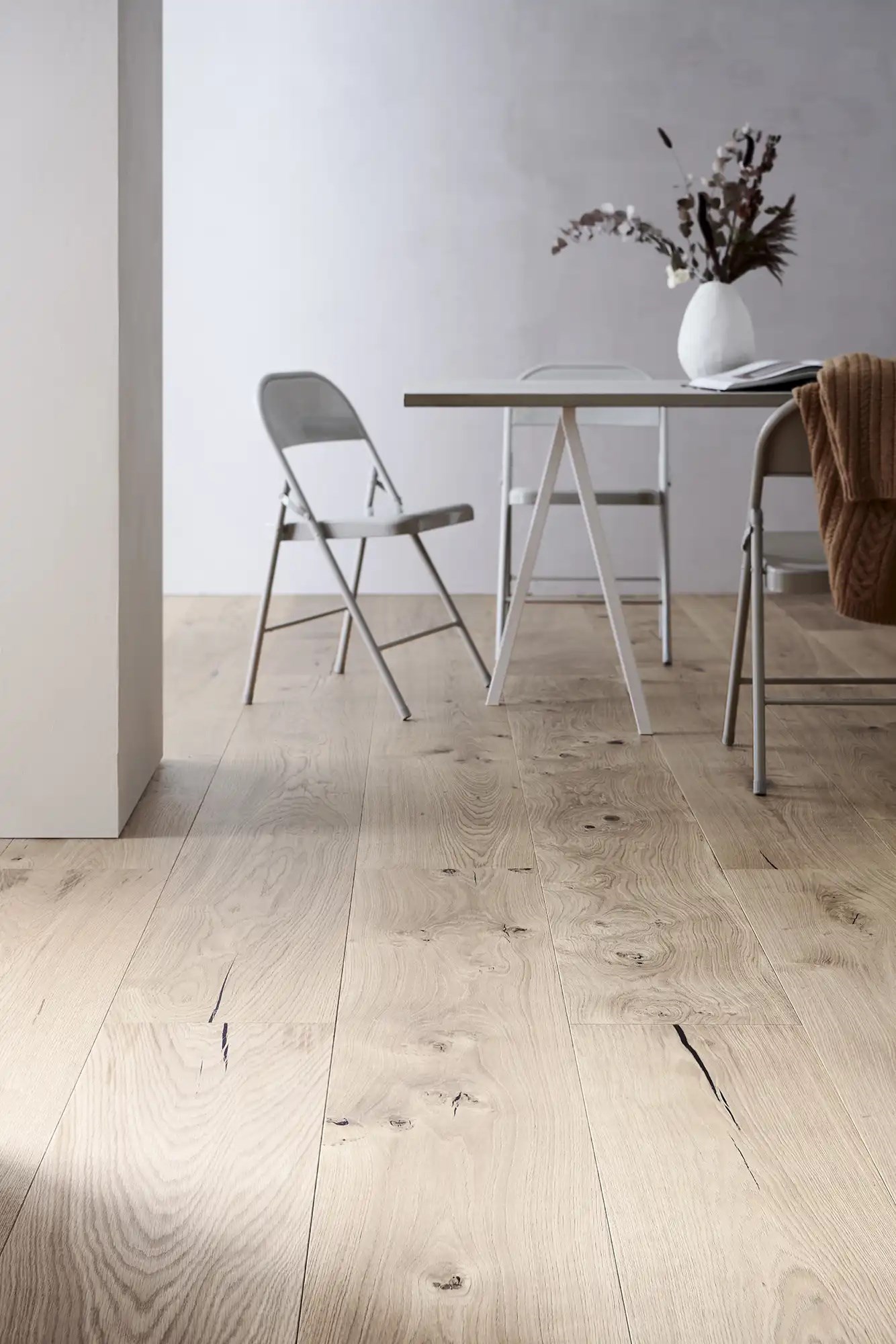 Wallmann Palazzo Eg Rustik, børstet invisible matlak, V4 Plankegluv